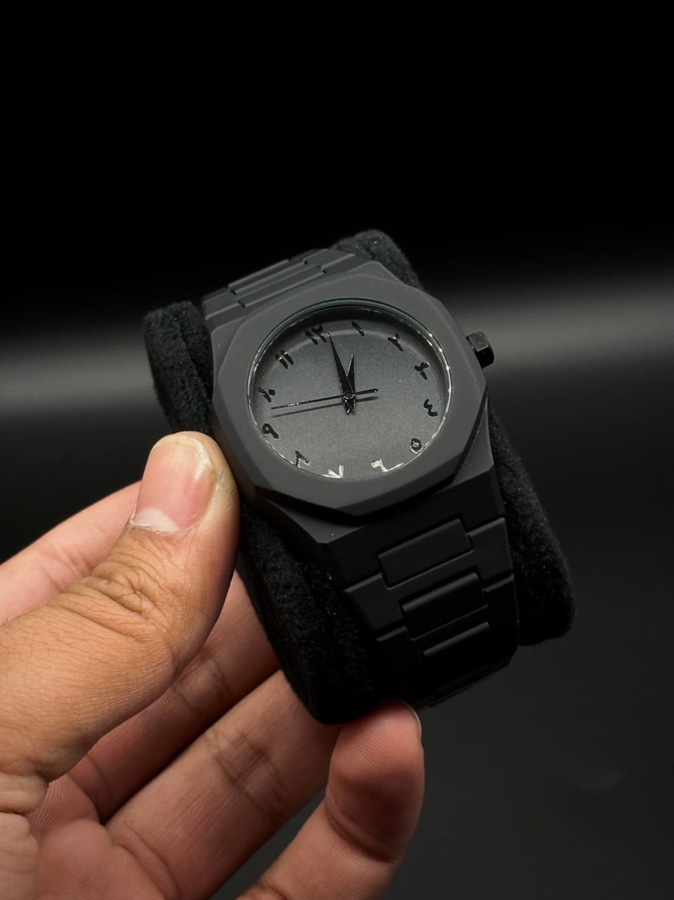 Aura Quartz Watch Black Lightweight Design Arabic Dial Black Aura Arabic Watch For Men Trendy Fiber Plastic Timepiece With Arabic Numerals